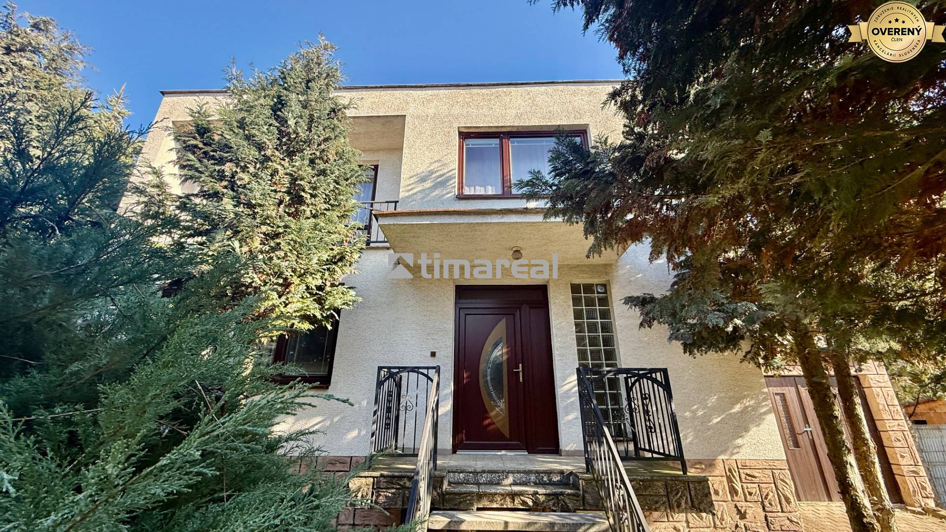 pohľad od ulice.jpg